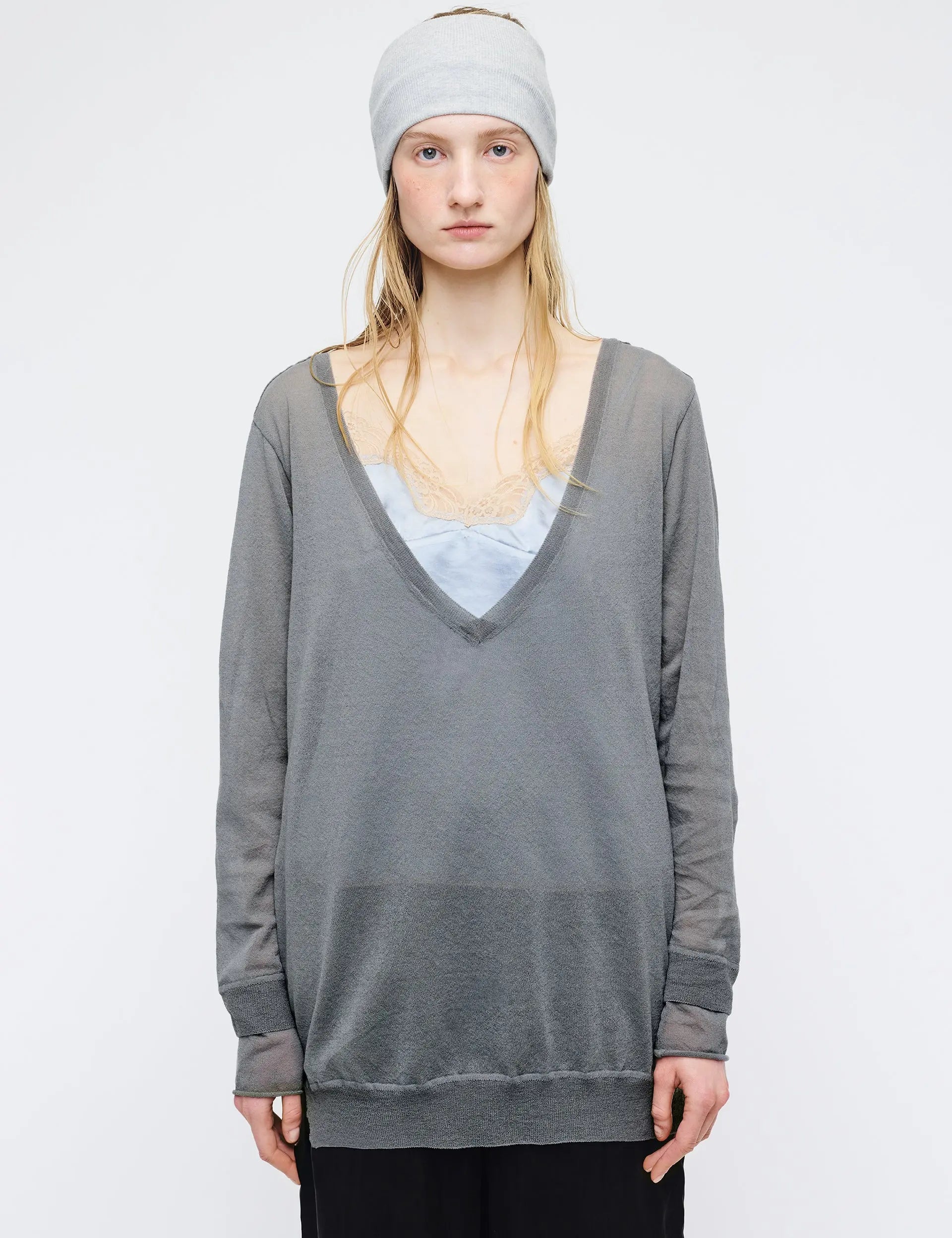 DEEP V-NECK PULLOVER_grey margesherwood