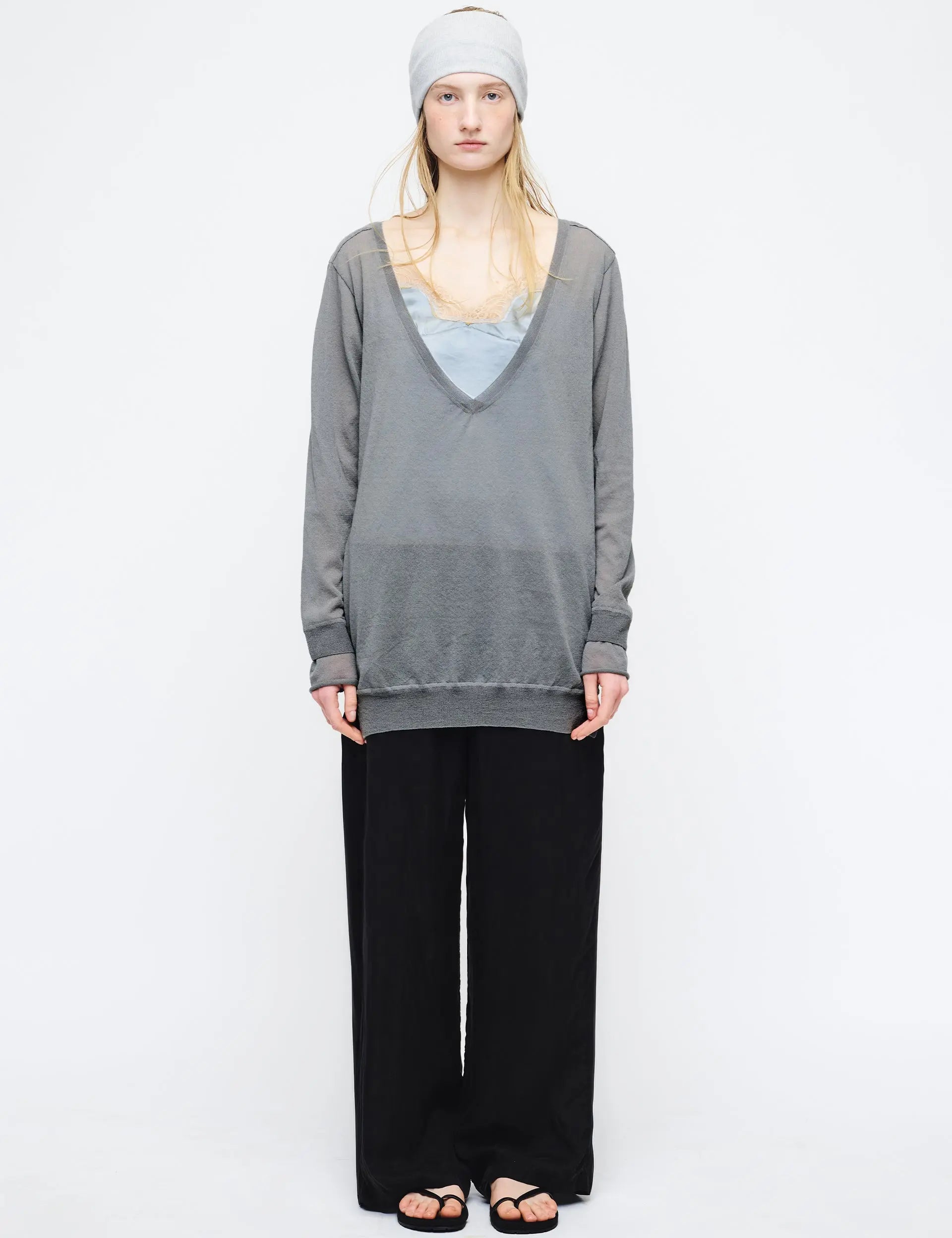 DEEP V-NECK PULLOVER_grey margesherwood