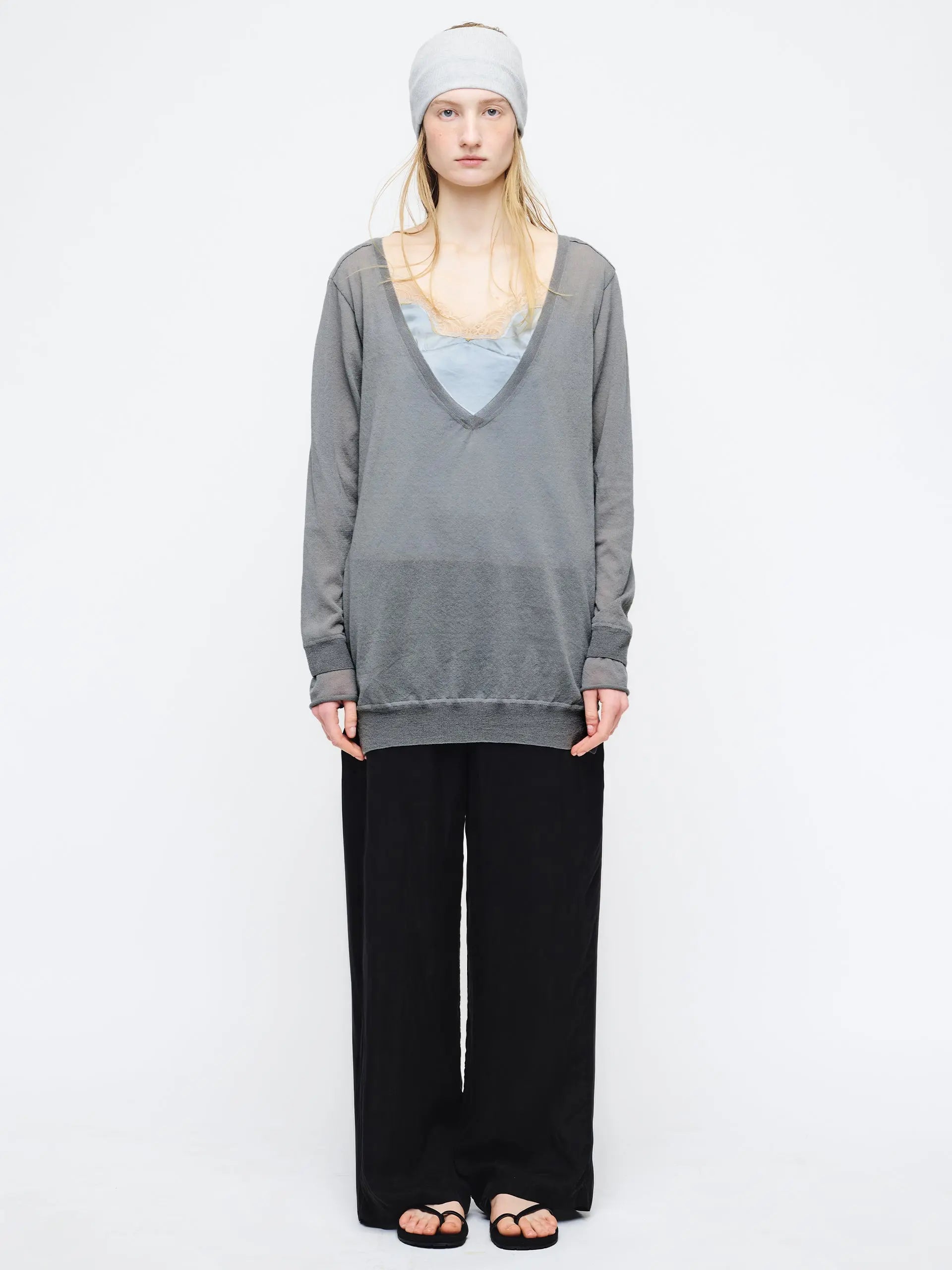 DEEP V-NECK PULLOVER_grey margesherwood