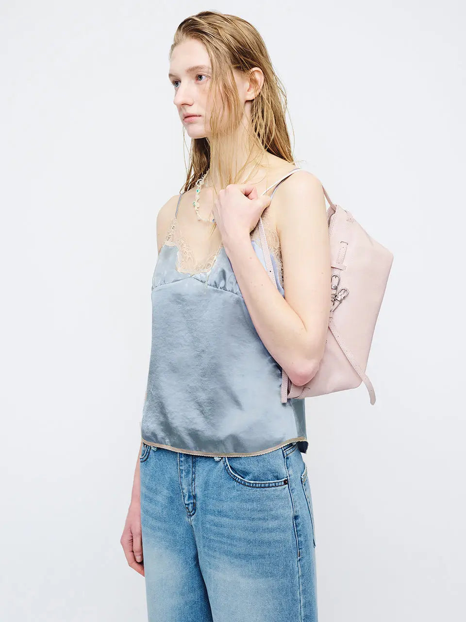GRANDMA USED SLING BAG_pale pink cracked margesherwood