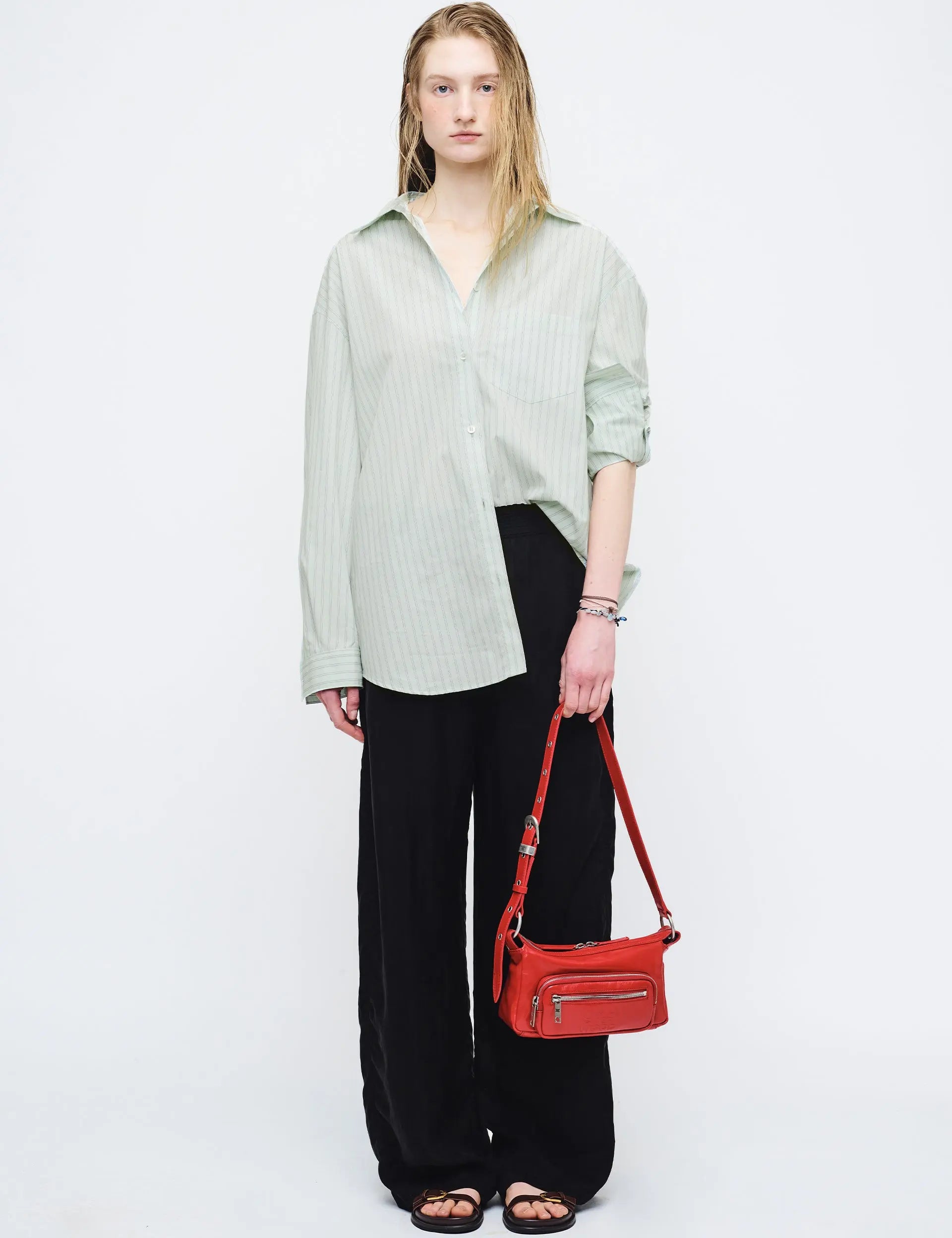 OUTPOCKET HOBO MINI_apple red glossy plain margesherwood
