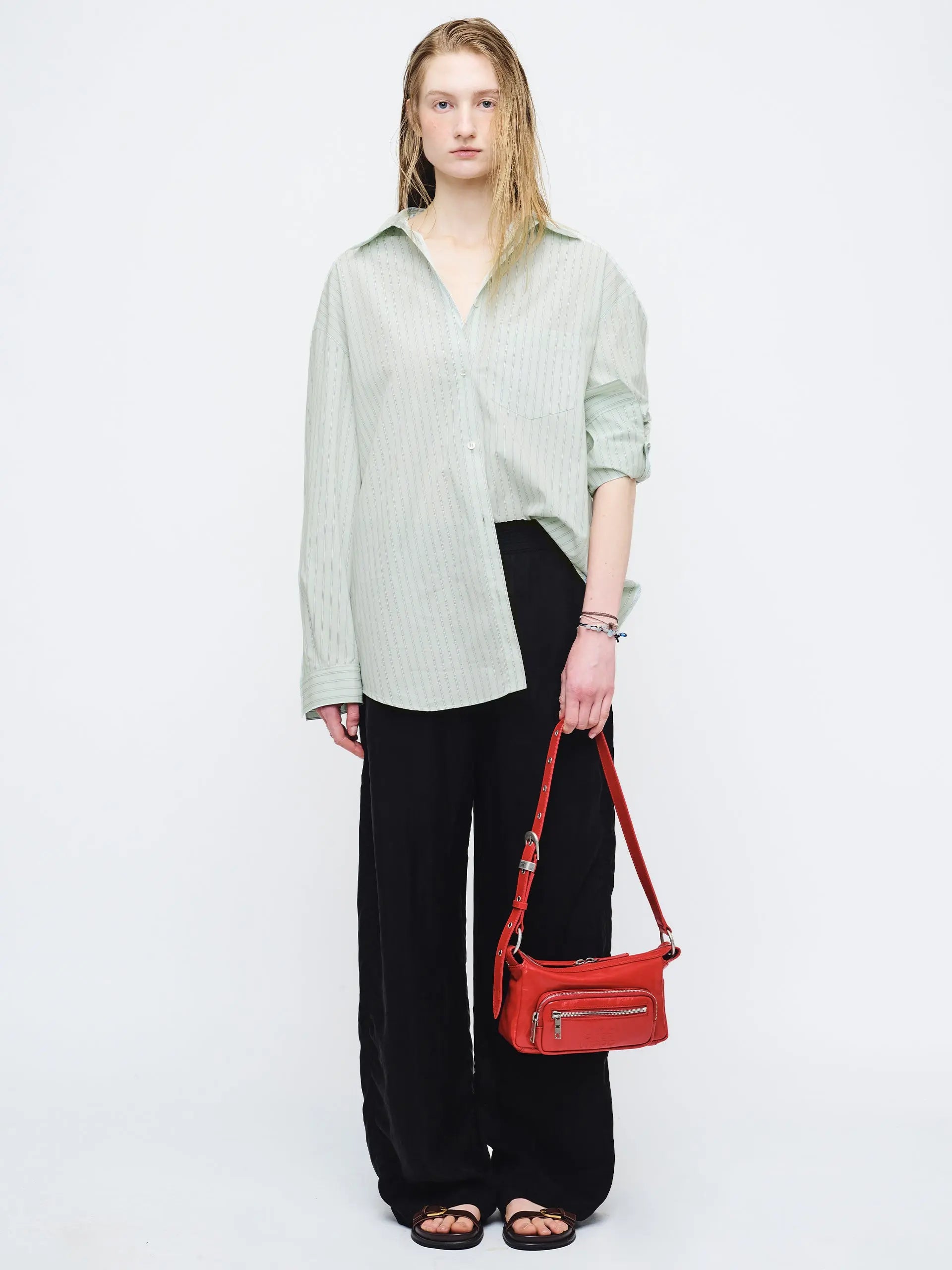 OUTPOCKET HOBO MINI_apple red glossy plain margesherwood