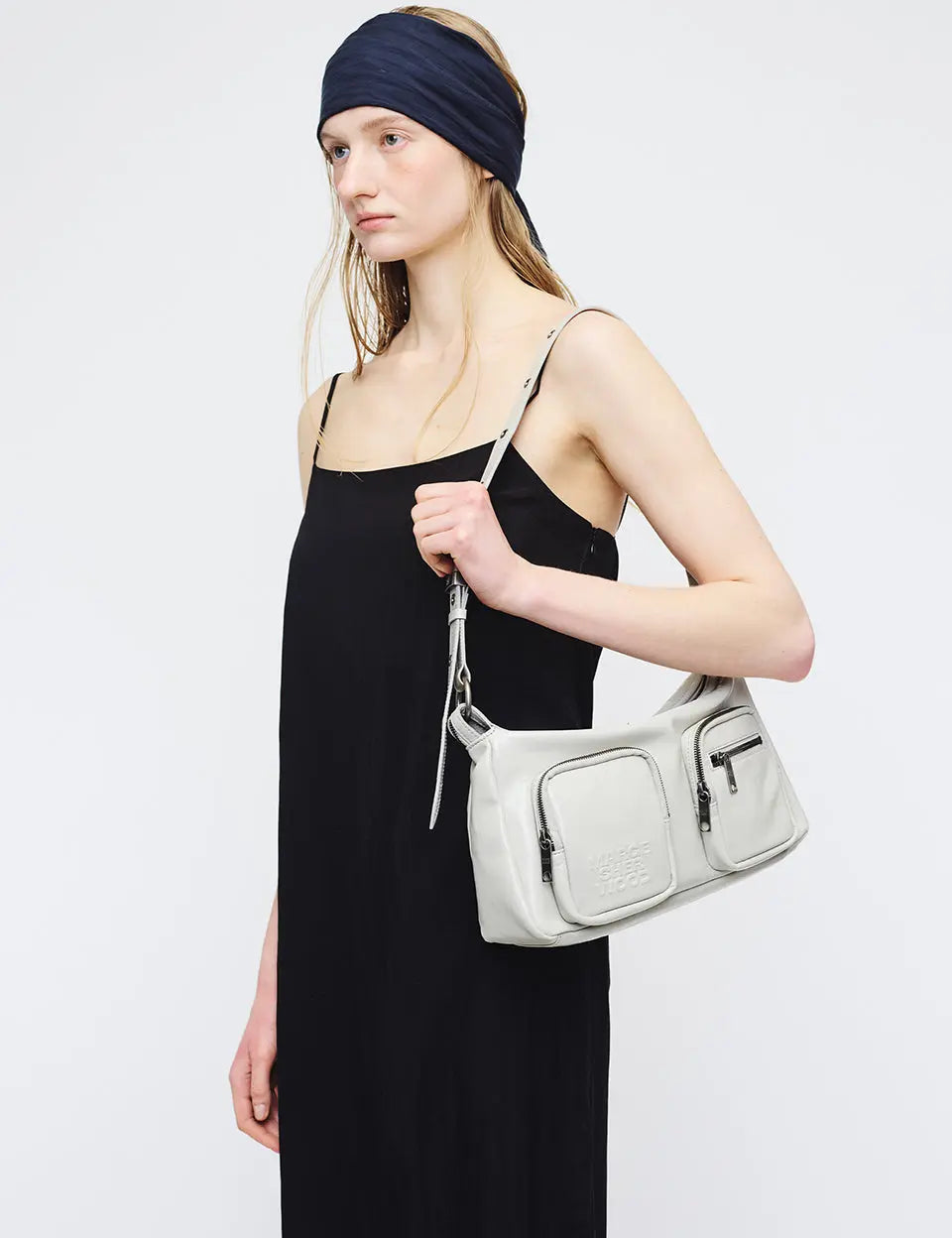 OUTPOCKET HOBO_light grey glossy plain margesherwood