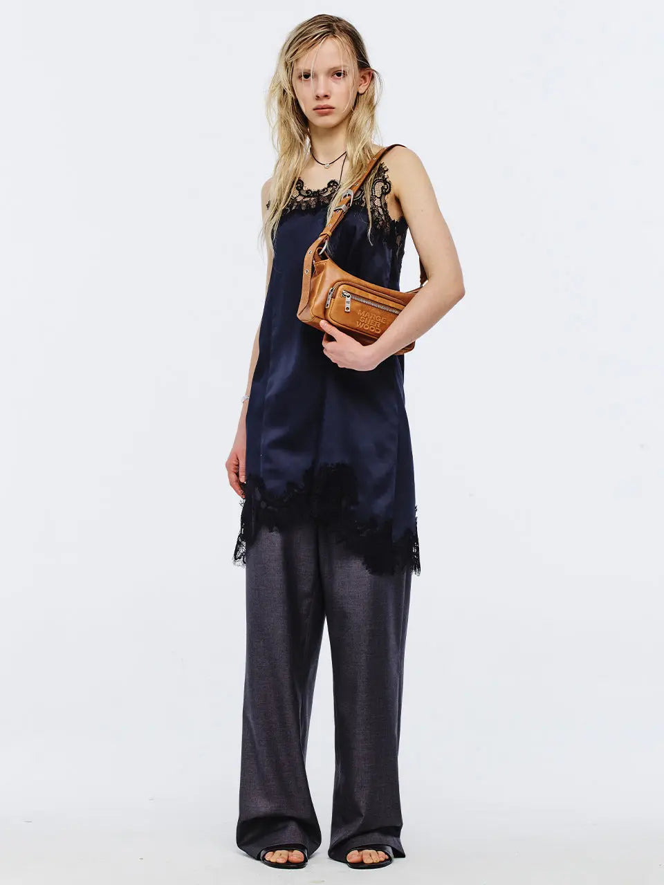 OUTPOCKET HOBO MINI_saddle brown pull-up margesherwood